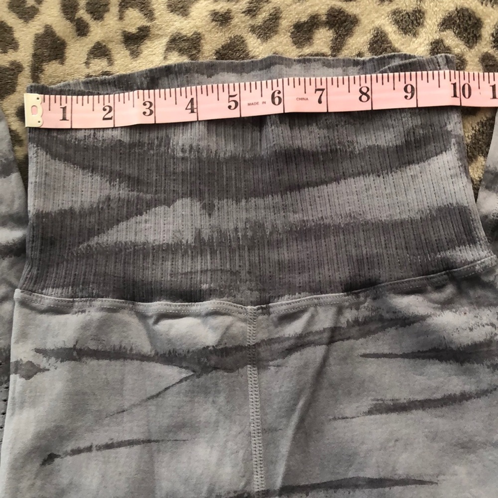 Free People Movement Good Karma High Rise Waist Leggings Gray Print Size XS/S - Picture 10 of 17